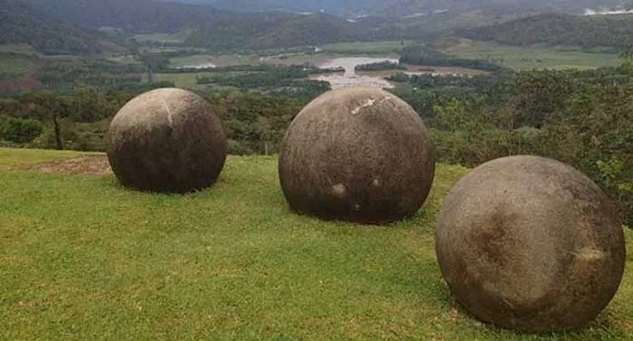 Bola Batu Raksasa Kosta Rika